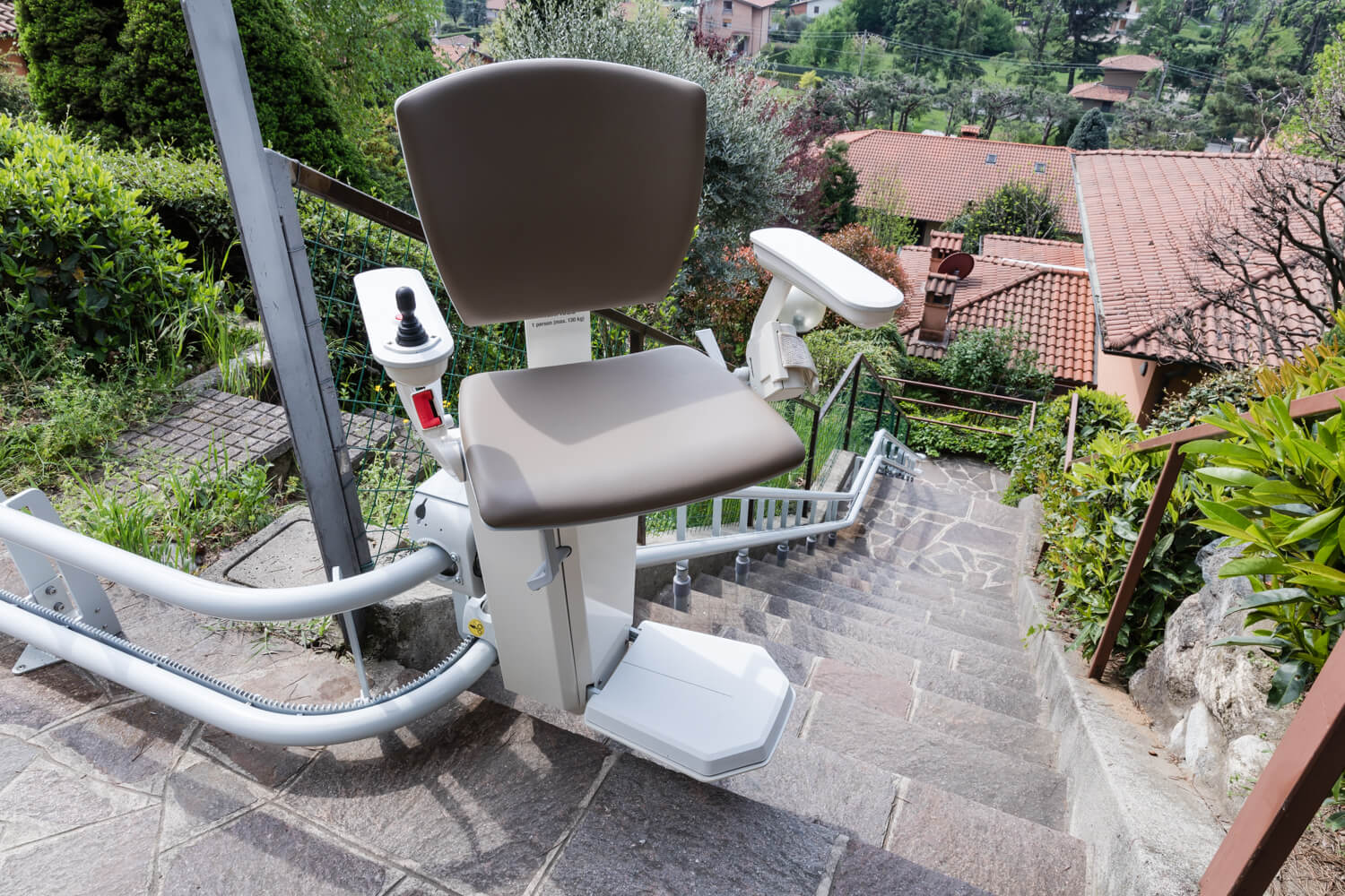 Montascale A Poltroncina Grande Portata Elelift Srl